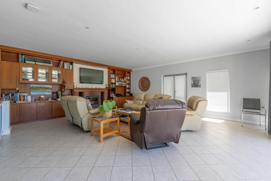 5 Bedroom Property for Sale in Stellenbosch Farms Western Cape